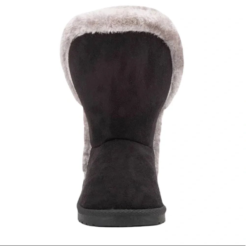 𝅺OLIVIA Miller Cozy Boots Size 6 New in Box